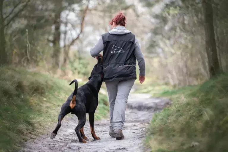 hanneke en hond buiten